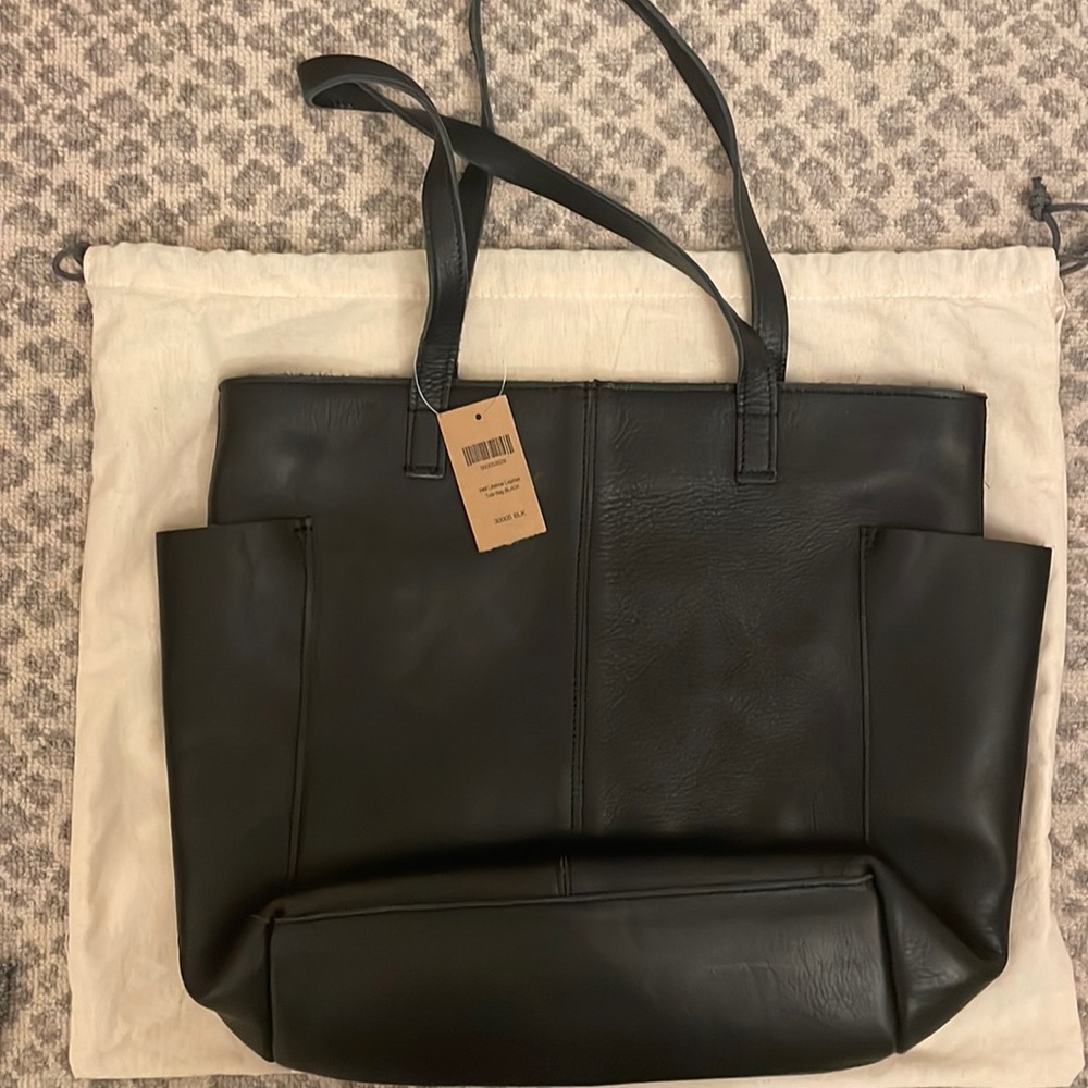 Duluth Lifetime Leather Tote Bag in black
